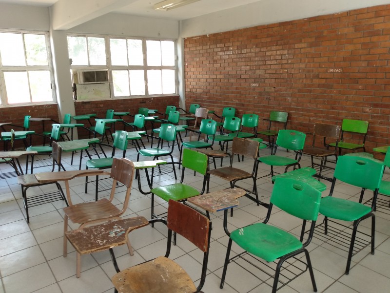 Con equipo robado y agua intermitente regresarán a clases