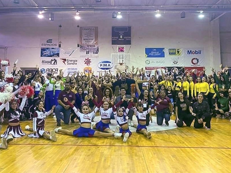 Con èxito competencia de baile Cheer y Dance Master Feet