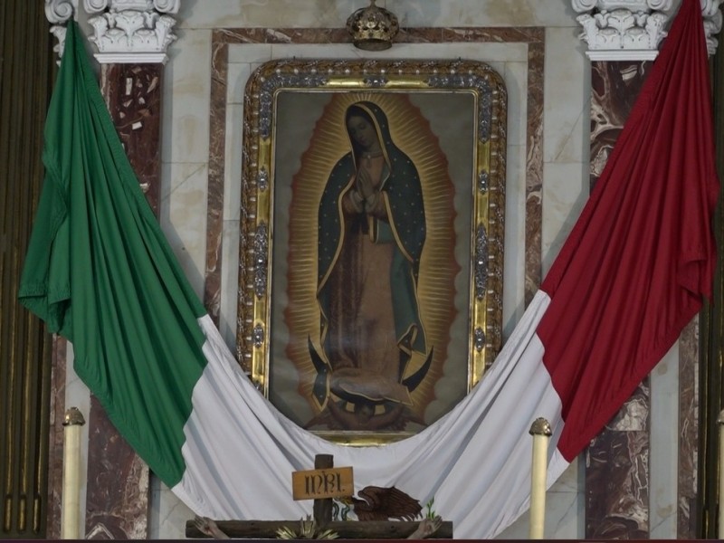 Con fe y esperanza visitan a la Virgen de Guadalupe