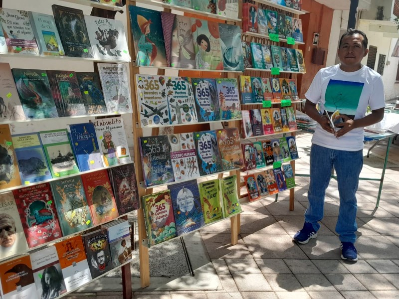 Con feria de libros buscan generar nuevos lectores