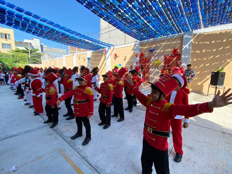 Con festivales navideños dan inicio tres semanas de vacaciones