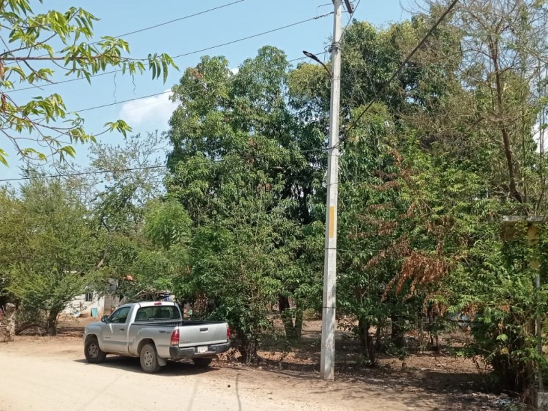 Con FSUE gestionan electrifican colonias de San José Ixtapa