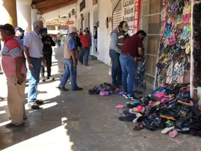 Con fuerza pública avanza liberación de espacios públicos en Tehuantepec