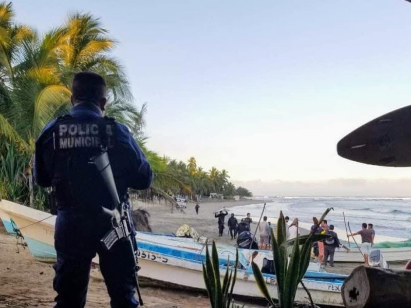 Con Fuerza Pública retiran a surfistas de La Saladita