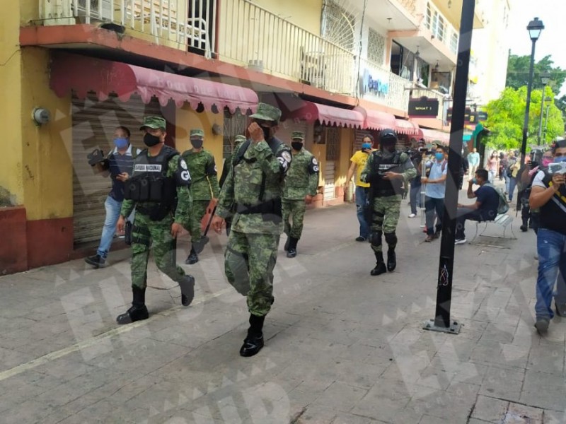 Con Guardia Nacional cierran negocios no esenciales en Chilpancingo
