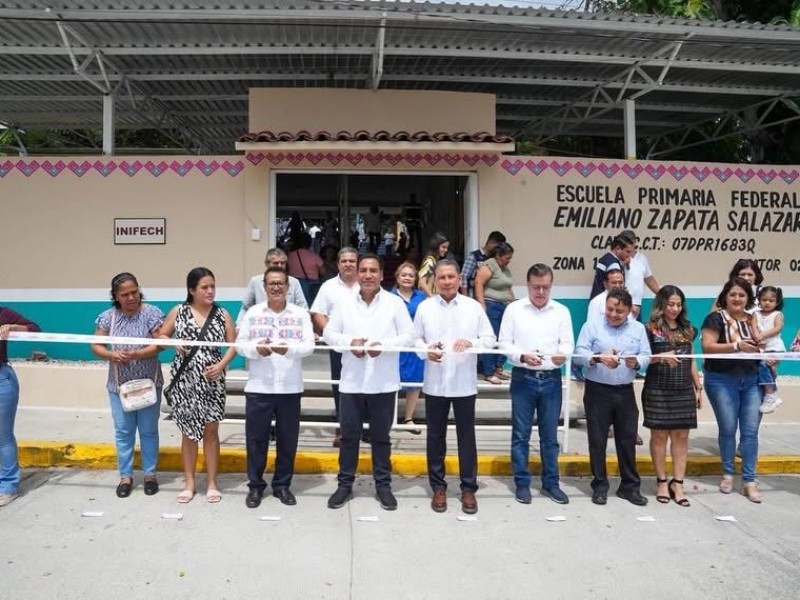 Con inversión superior a 3.5 mdp, Eduardo Ramírez mejora escuelas en Tuxtla