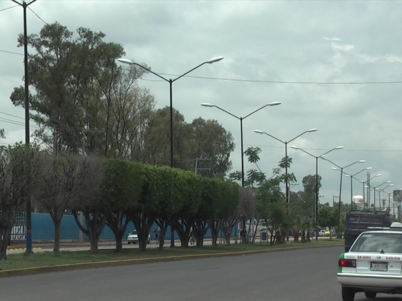 Con la lluvia incrementan fallas en alumbrado público