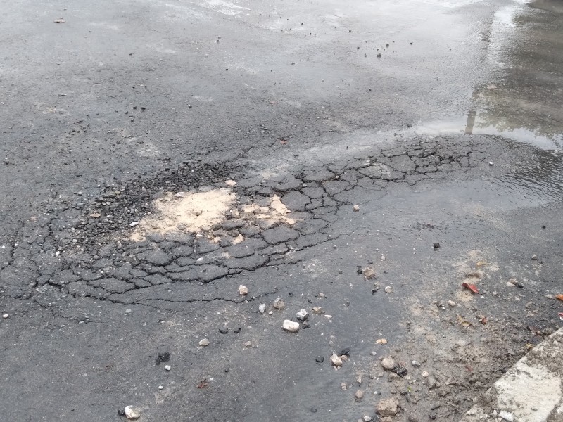 Con lluvias se bota asfalto en obra Héroe de Nacozari