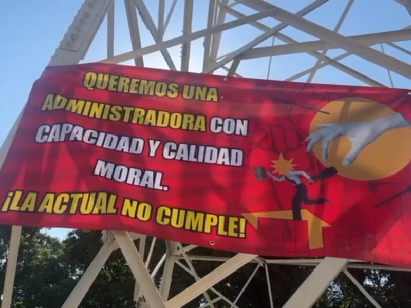 Con lonas denuncian pésimas condiciones y malos manejos de Ciudad Industrial