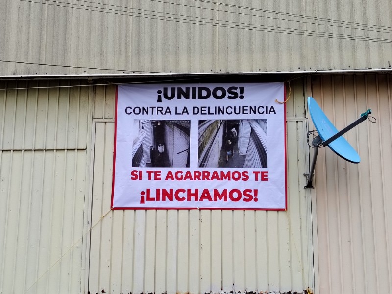 Con lonas evidencian robos en Mercado Hidalgo en Toluca