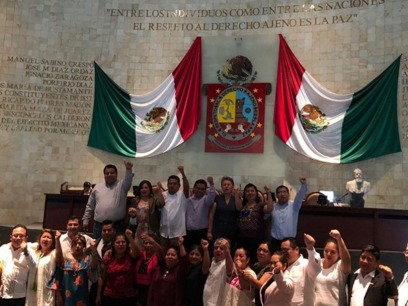 Con madruguete aprueban reforma educativa en Oaxaca