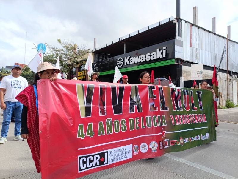 Con marcha conmemora MULT 44 años de lucha, rechazan simulación del gobierno