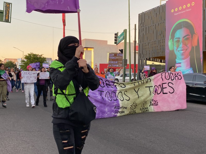 Con marcha conmemoran una fecha más contra violencia de género