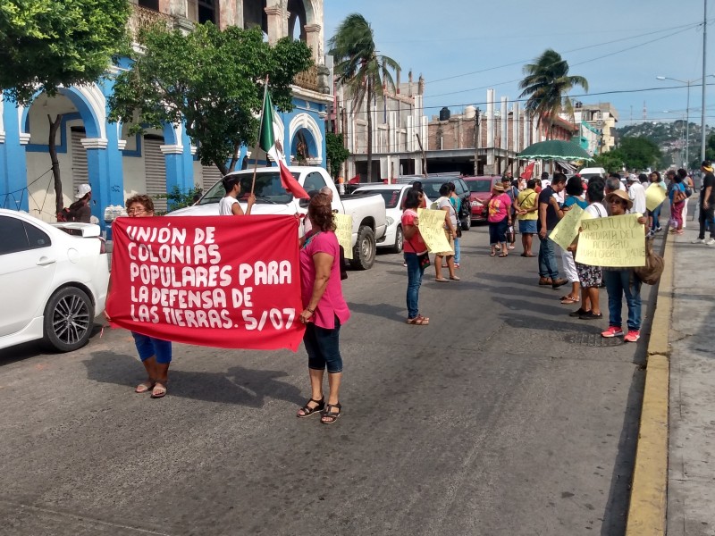 Con marcha piden devuelvan propiedad en Salina Cruz