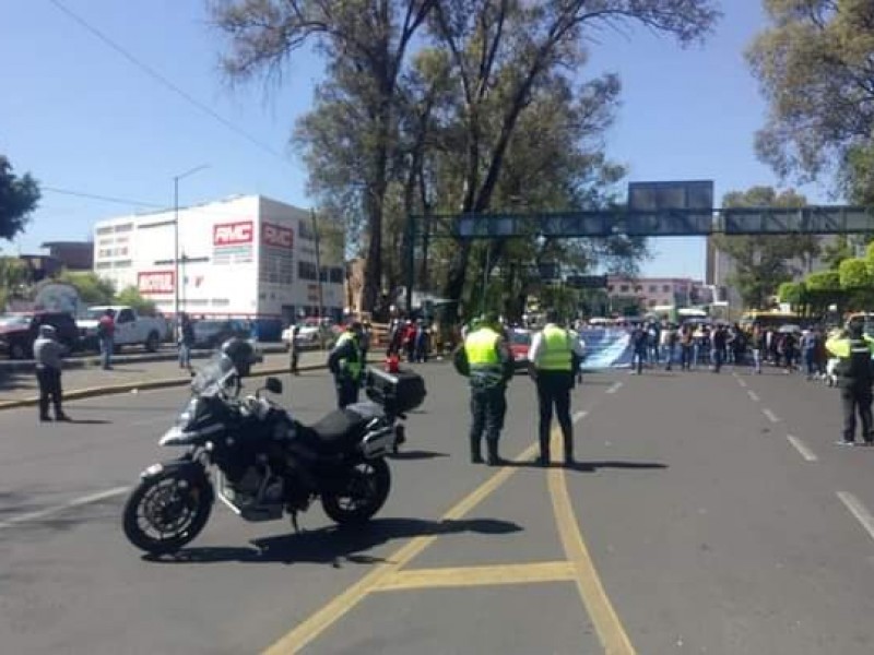 Con marchas conmemoran jóvenes el 2 de octubre