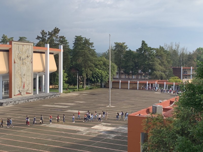 Con medidas covid, así presentaron examen para la Normal Veracruzana