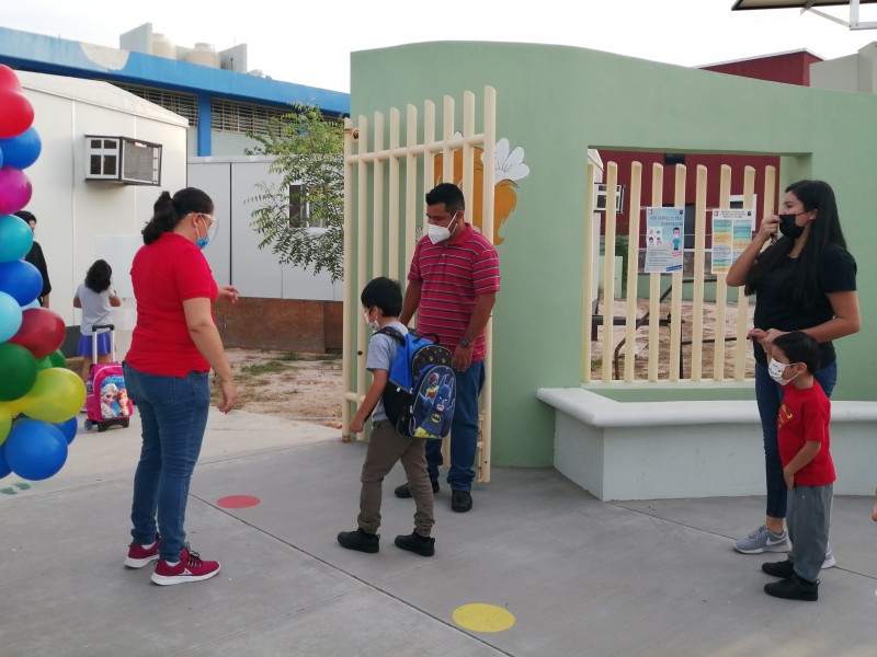 Con medidas sanitarias, inician clases presenciales