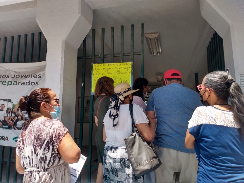 Con mejor organización, inició vacunación en Guaymas