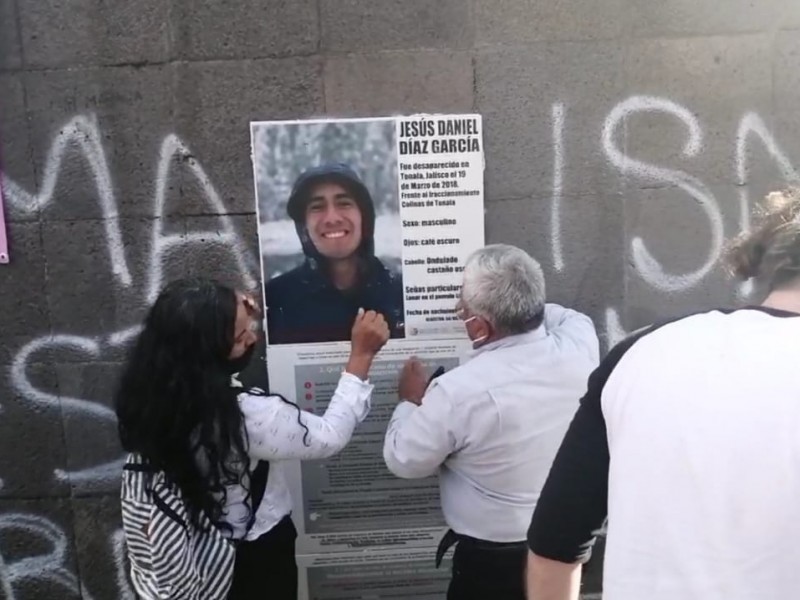 Con memorial, recuerdan tres años de la desaparición de estudiantes