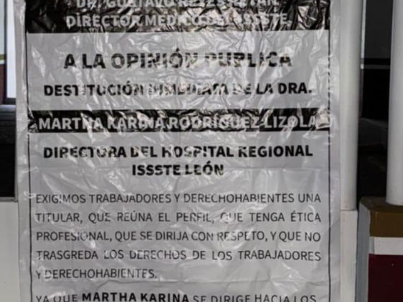 Con mensajes en lonas piden destitución de directora del ISSSTE