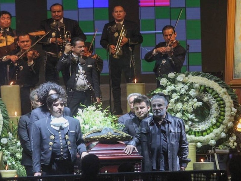 Con misa y mariachi despiden al cantante Vicente Fernández