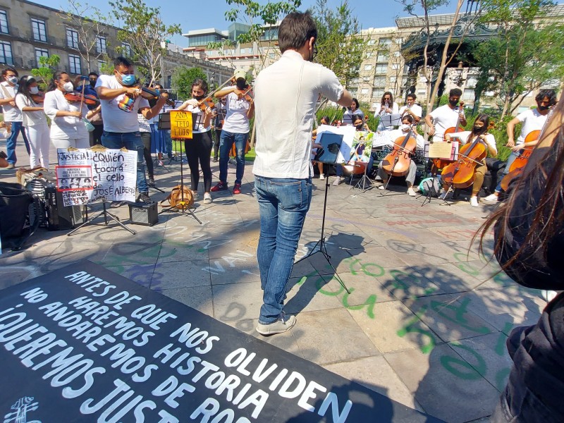 Con música, exigen justicia por los hermanos González