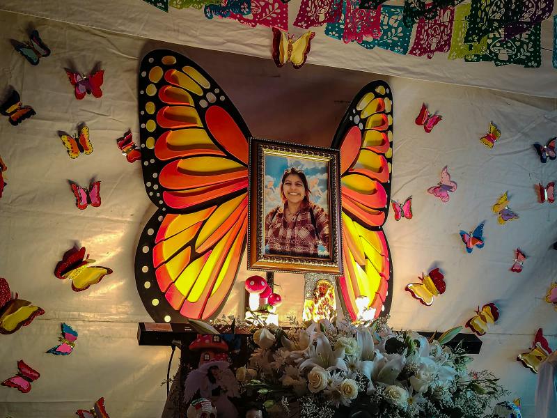 Con ofrenda exigen justicia para Dafne Meneses; víctima de feminicidio en Huixquilucan