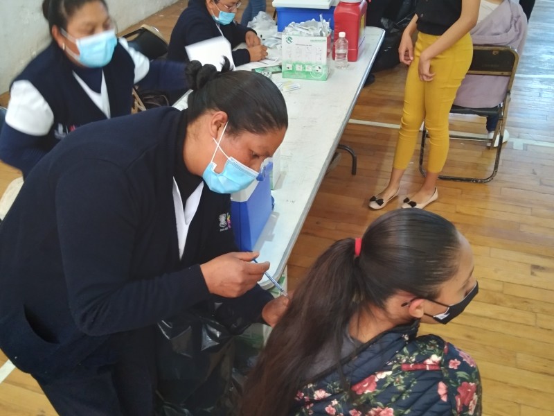 Con poca afluencia inicia vacunación para adolescentes en Zamora 