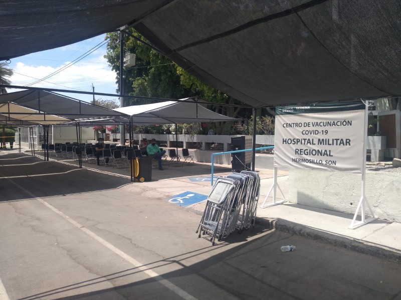 Con poca gente lució centro vacunación anticovid en Hospital Militar