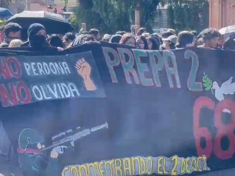 Con pocos participantes, estudiantes marchan en Zacatecas: el 02 no se olvida