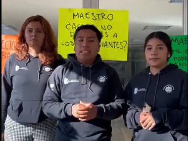 Con protesta alumnos exigen aceptación de nueva directora del ITO