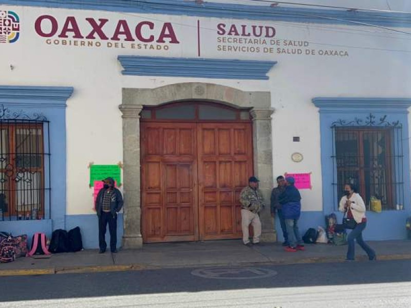 Con protesta denuncian discriminación de la Secretaria de Salud