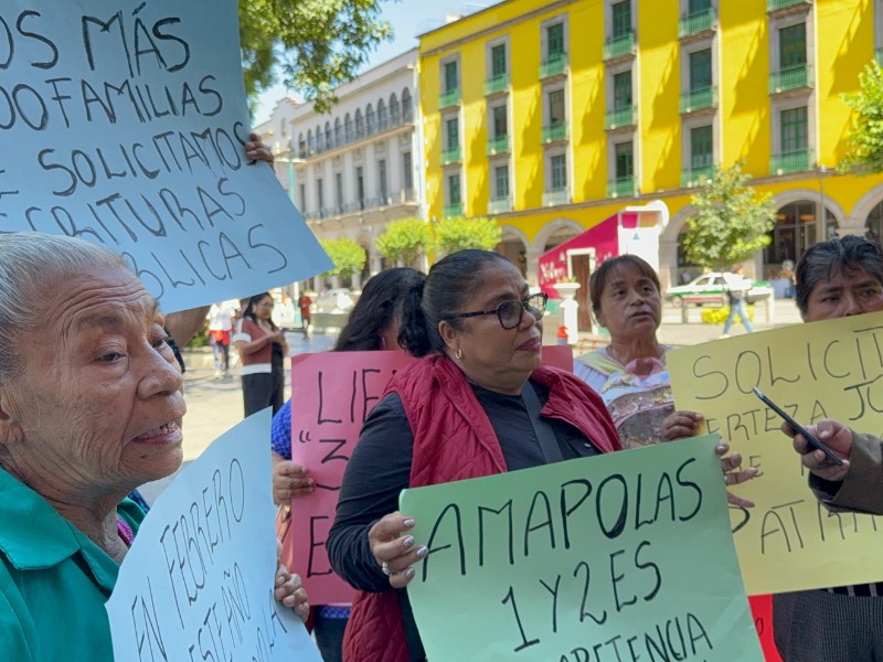 Con protesta, vecinos de Amapolas exigen certeza jurídica y servicios