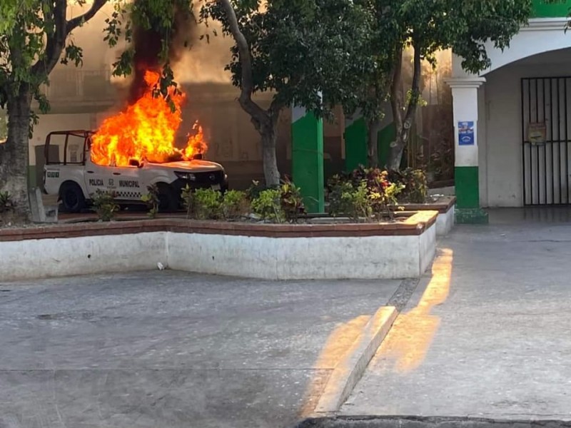 Con quema de patrulla, transportistas protestan en Xadani