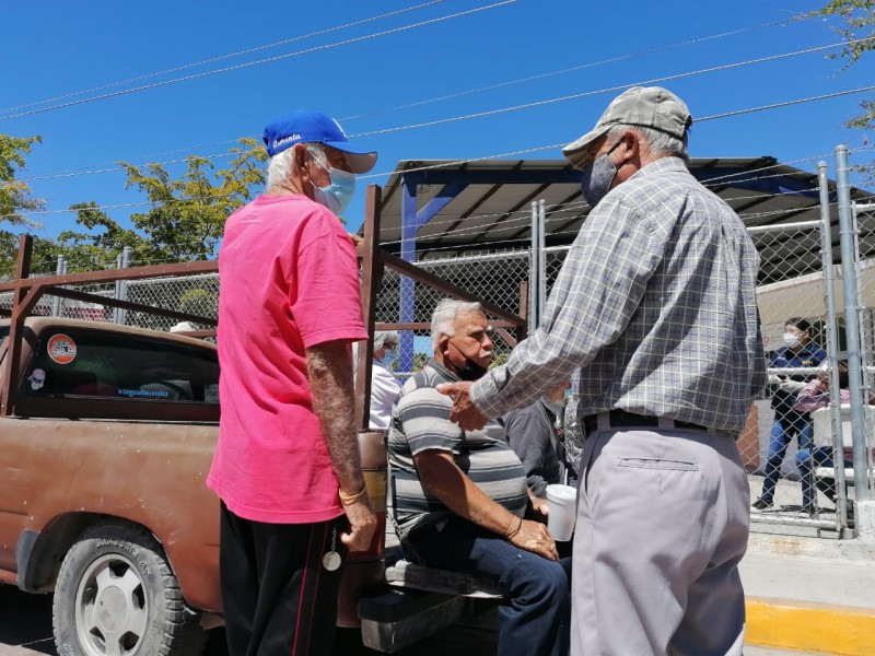 Con retraso inició jornada de vacunación en Topolobampo