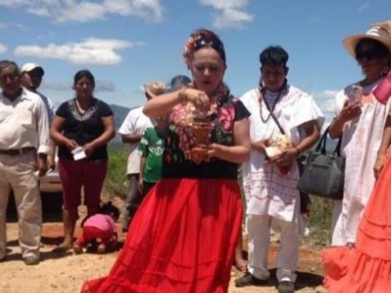 Con ritual y Guelaguetza, el barrio Guichivere preserva sus tradiciones