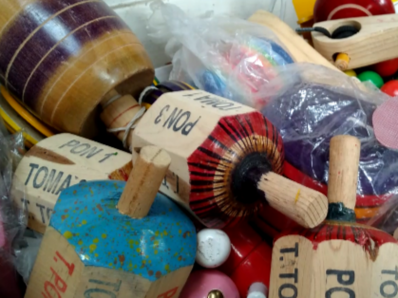 Con talleres promueven rescate de juguetes tradicionales en Michoacán