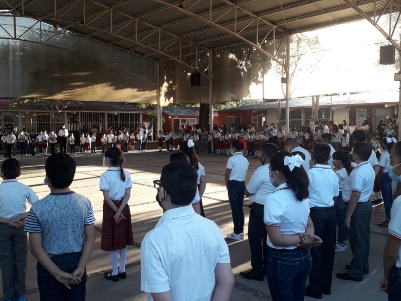 Con temor alumnos toman el caminito de la escuela