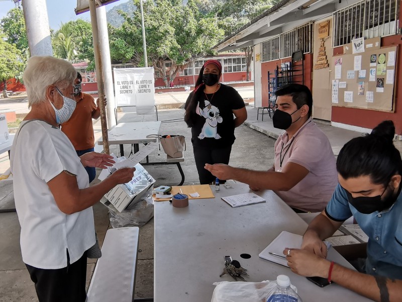 Con voto directo, habitantes de Manzanillo eligen a autoridades auxiliares