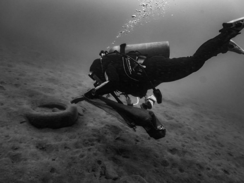 Conanp limpia el fondo marino de la bahía