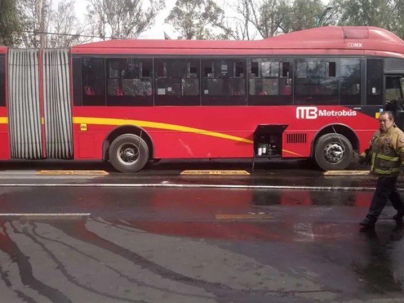 Conato de incendio de unidad del Metrobús en CDMX