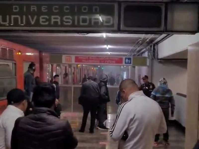 Conato de incendio en la estación Hidalgo de Línea 3