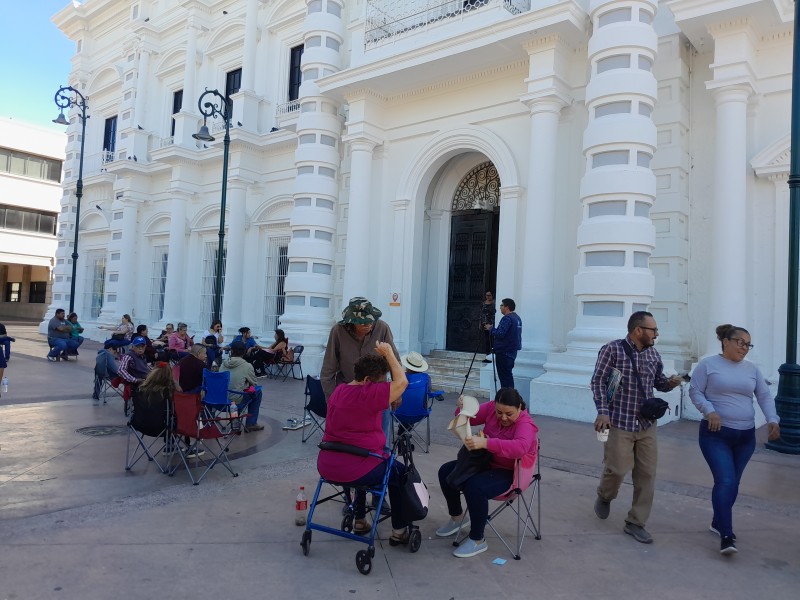 Concesionarios del trasporte público realizan manifestación en Palacio de Gobierno