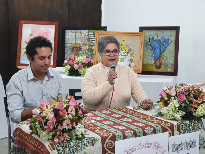 Conchita, mujer de 71 años, expone pinturas creadas durante pandemia