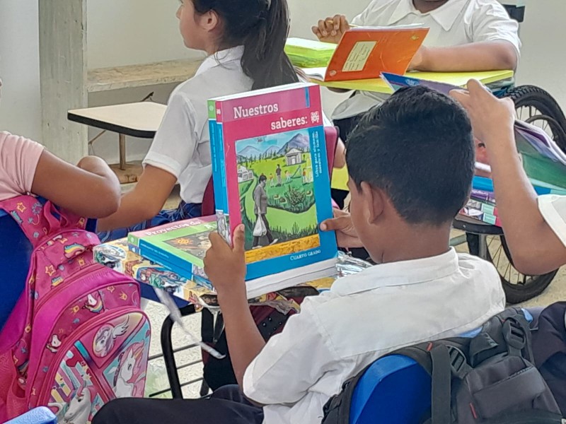 Concluye distribución de Libros de Texto en primarias de Tuxpan