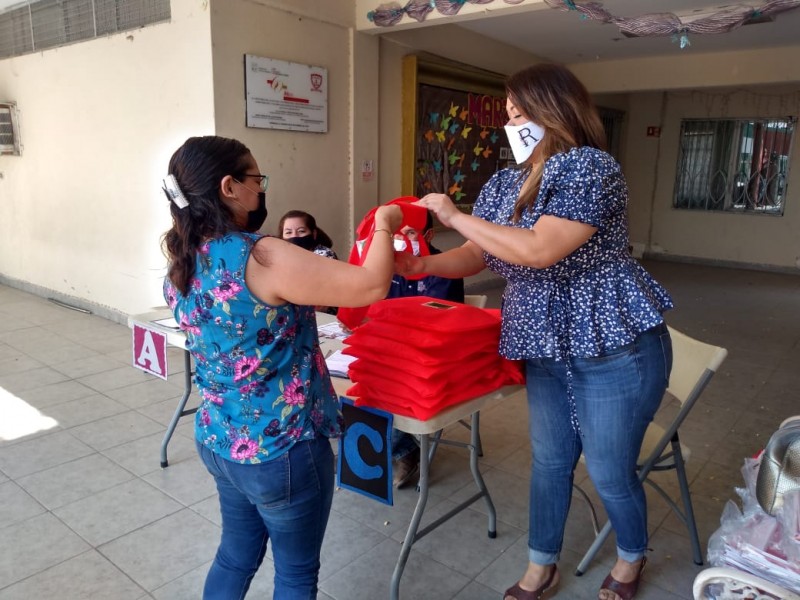 Concluye entrega de libros de texto en primaria 