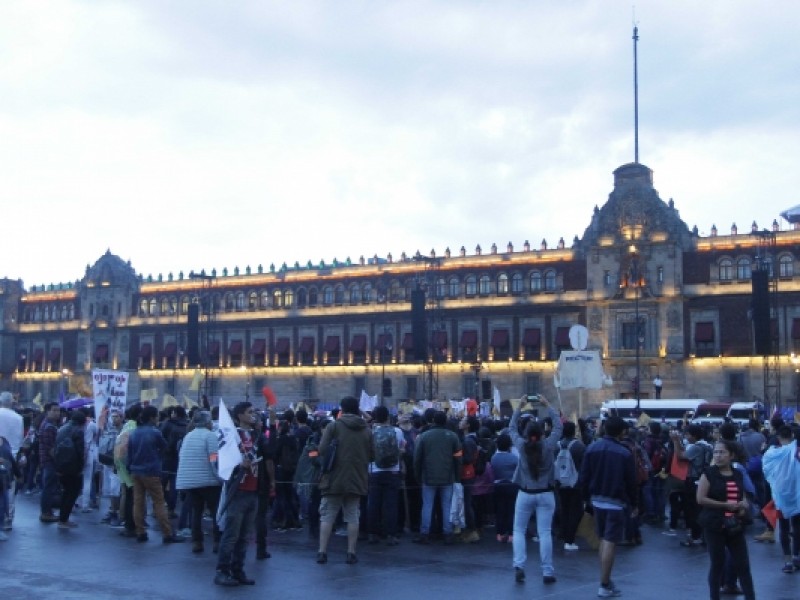 Concluye marcha del silencio en el Zócalo