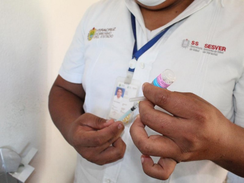 Concluye vacunación a personal de salud en Veracruz