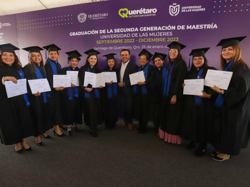 Concluyen maestría 53 alumnas de Universidad de las Mujeres