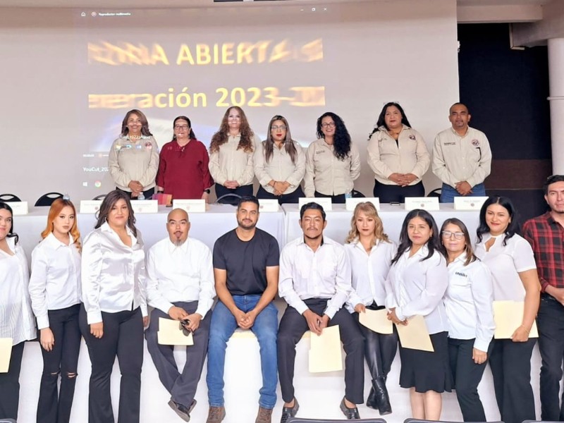 Concluyen su prepa 21 agremiados del STEUS mediante ISEA